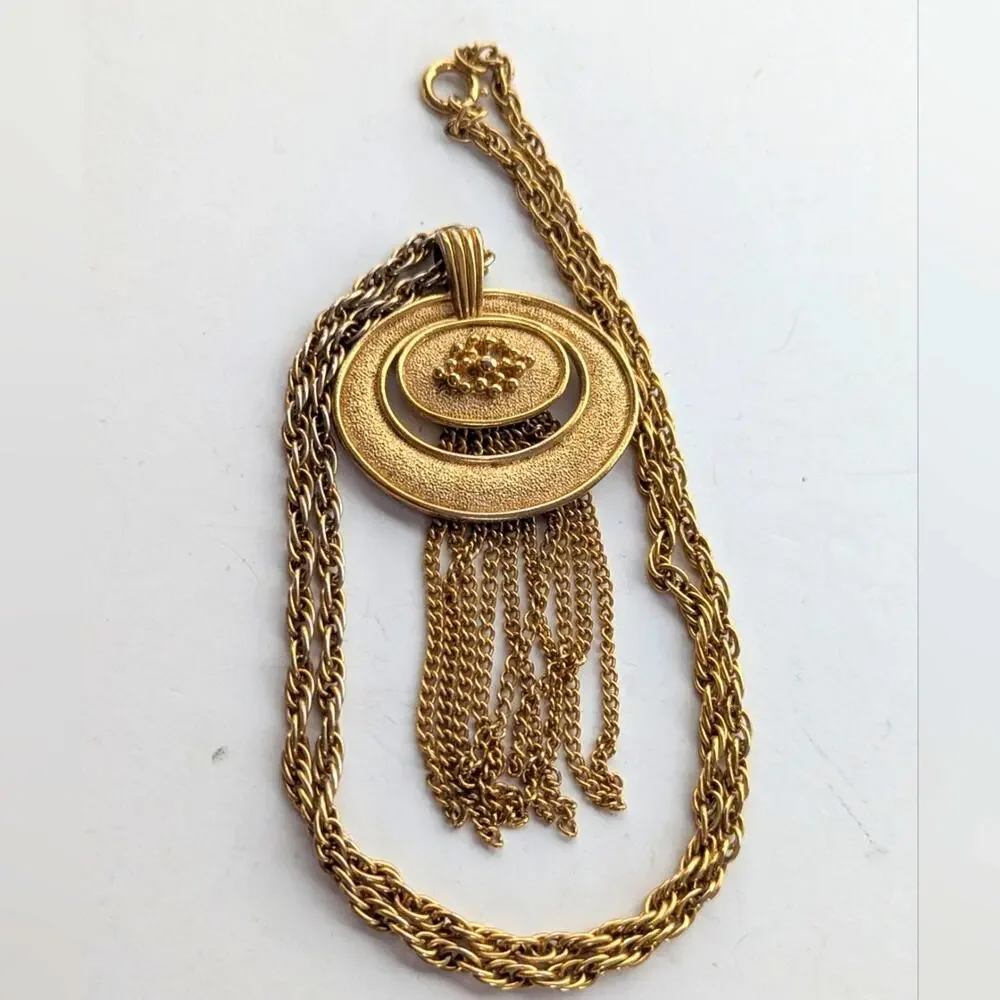 Vintage Avon Gold Tone Rope Chain Mod Etruscan Tassel Pendant Necklace